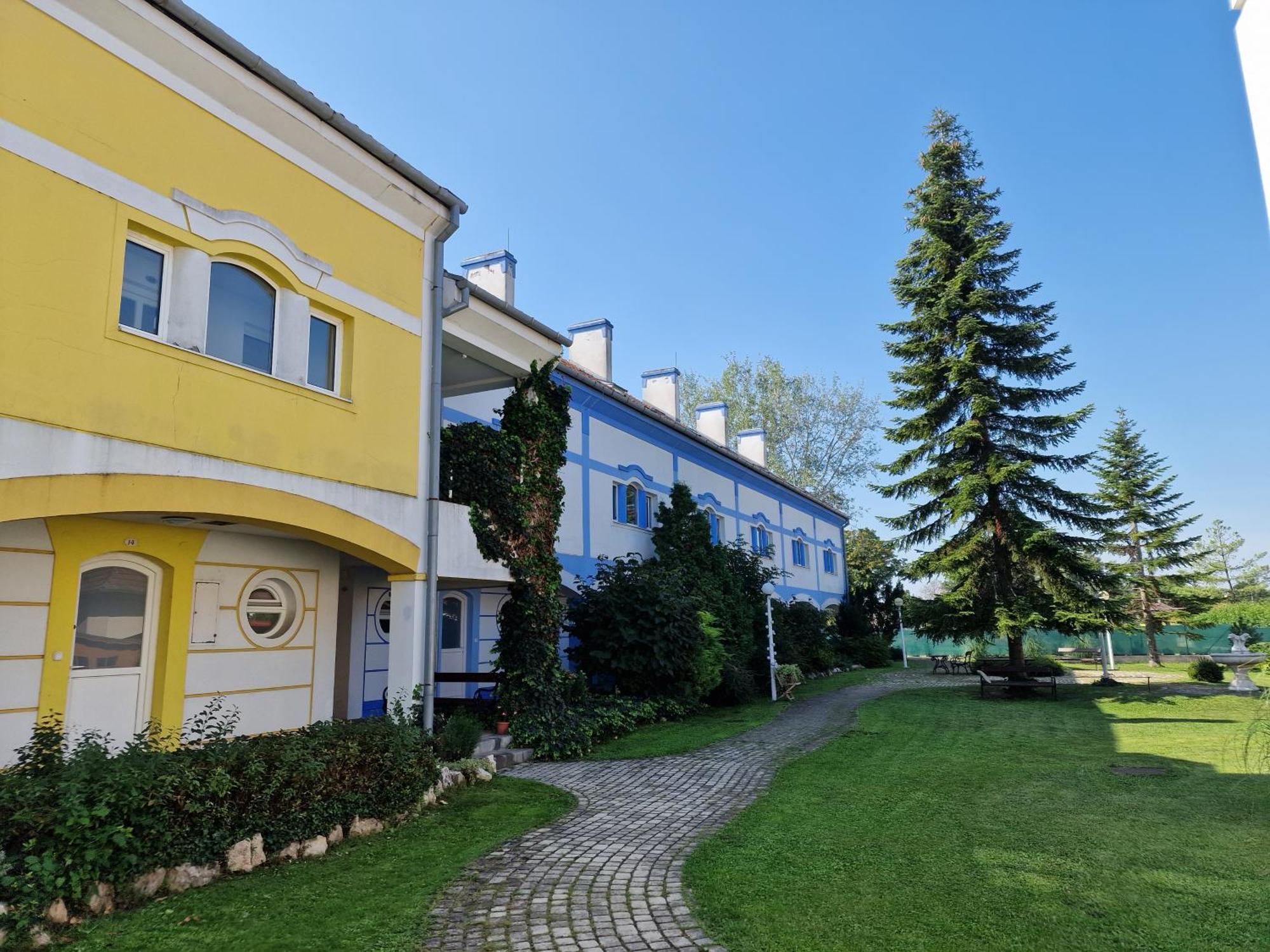 Rozina Apartman Mosonmagyaróvár Exterior foto